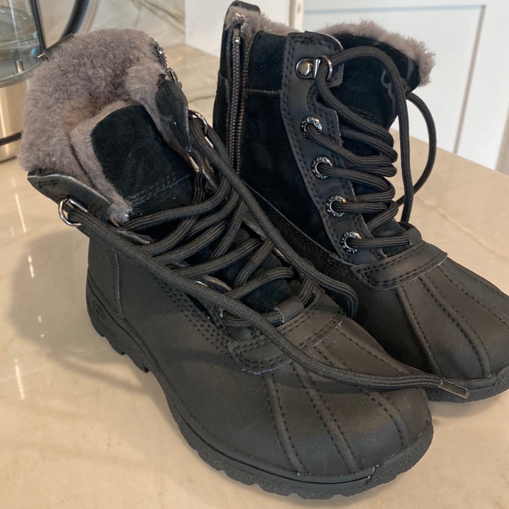 NEW UGG Kids Size 11